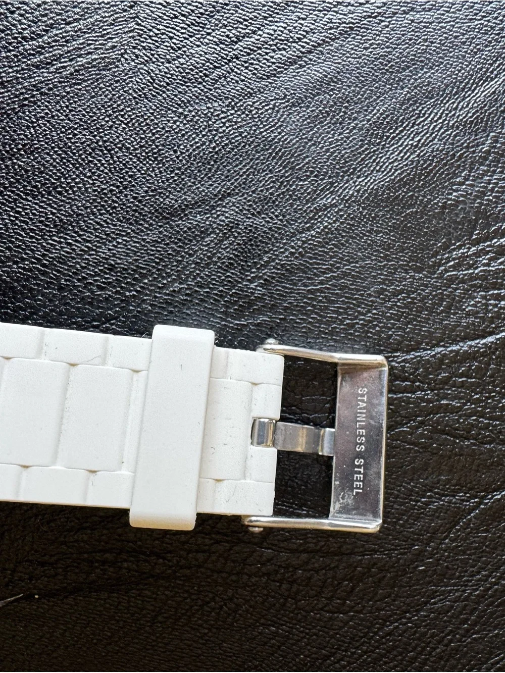 Nixon White Rubber Player modern minimalist good condition 40mm analog